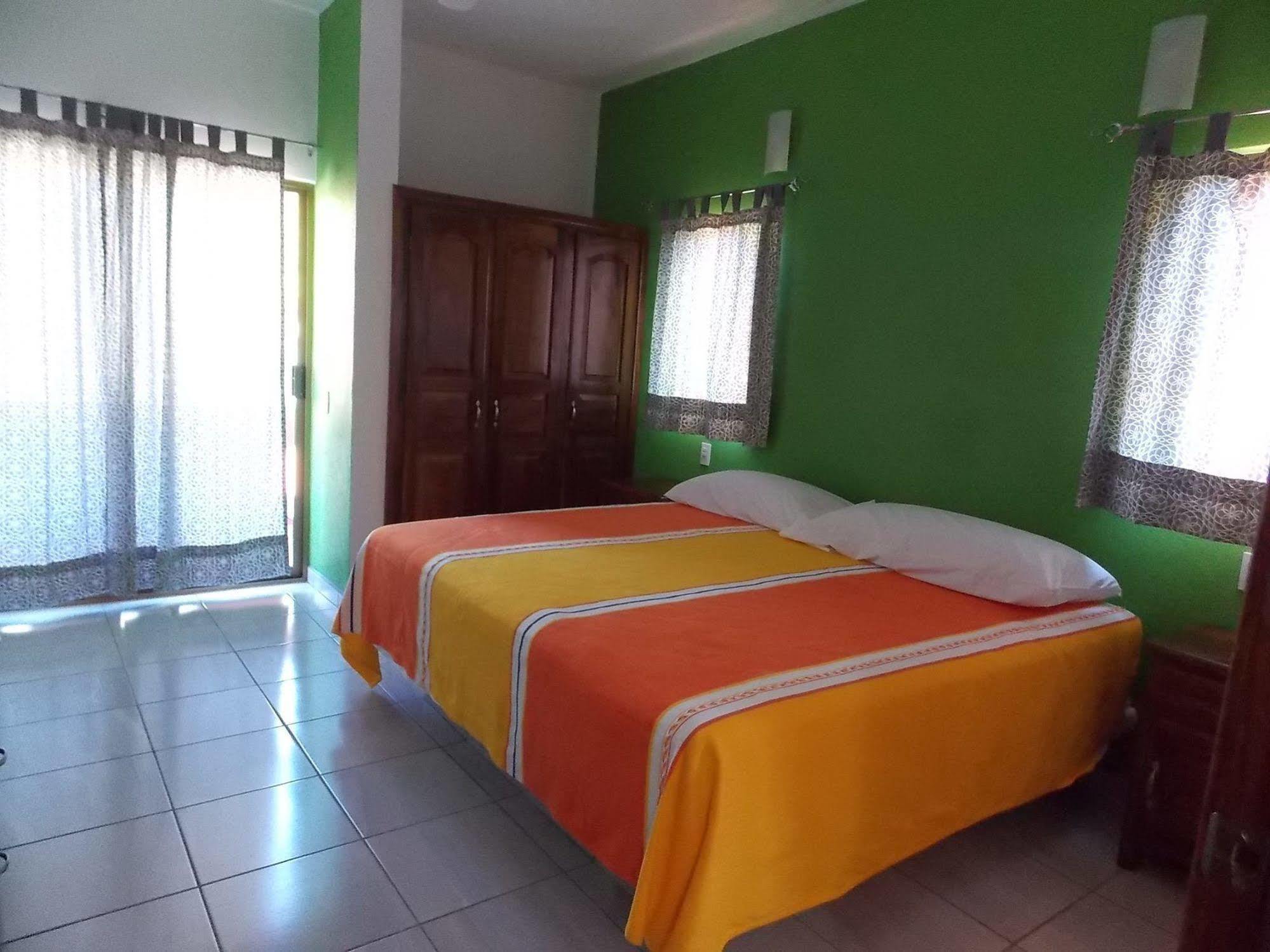Hotel Bahia Barra de Navidad Buitenkant foto